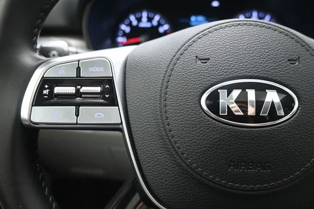 Used 2021 White Kia EX image 25