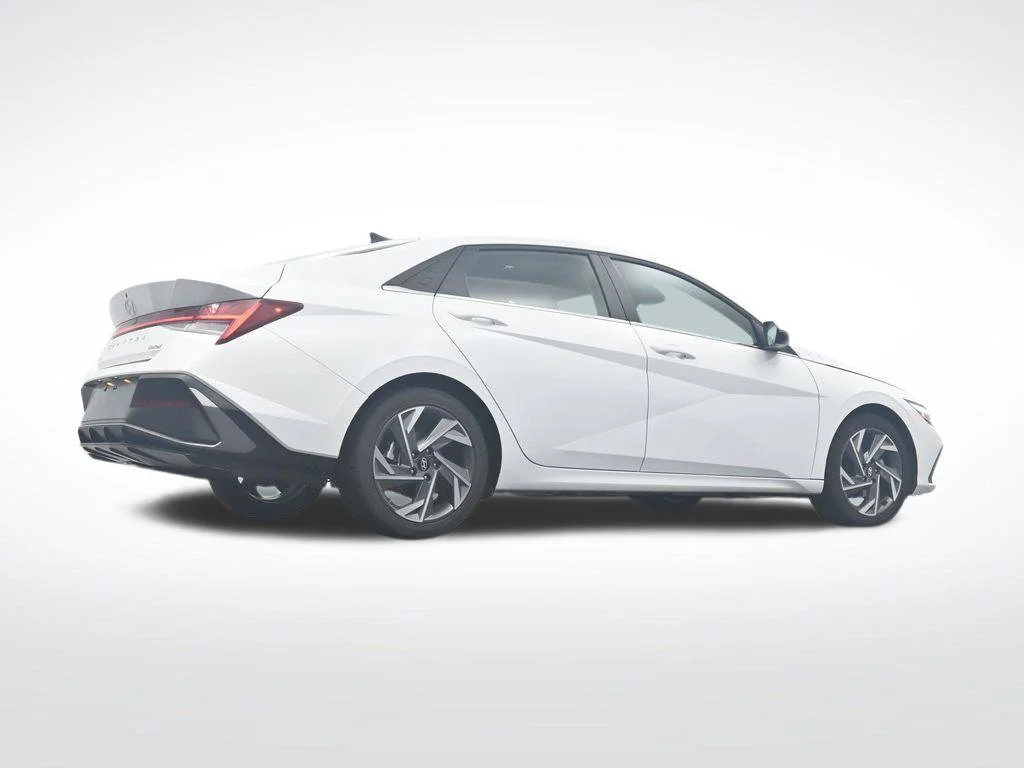 Used 2025 White Hyundai Limited image 34