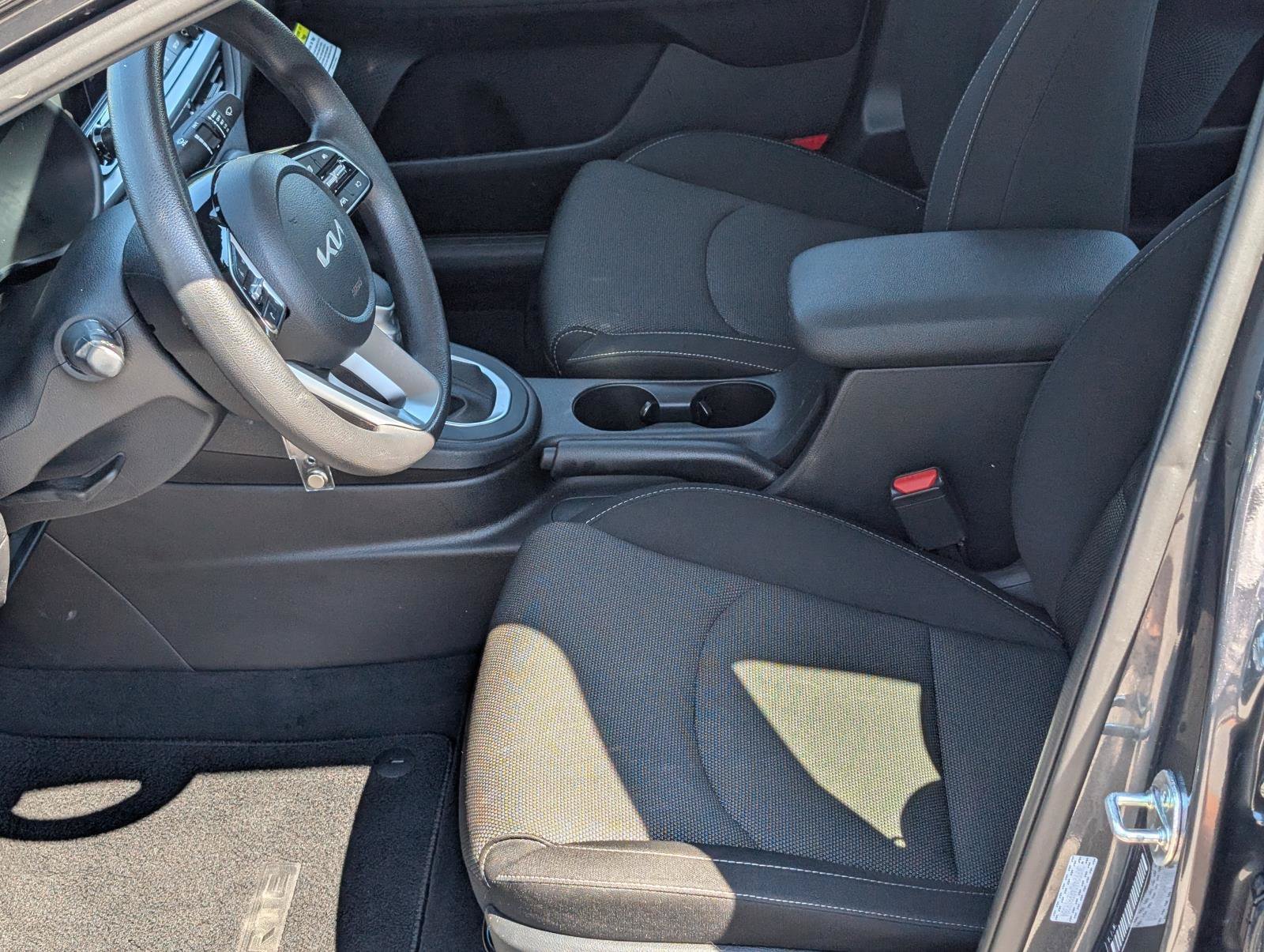 2024 Kia Forte LXS - Photo 12