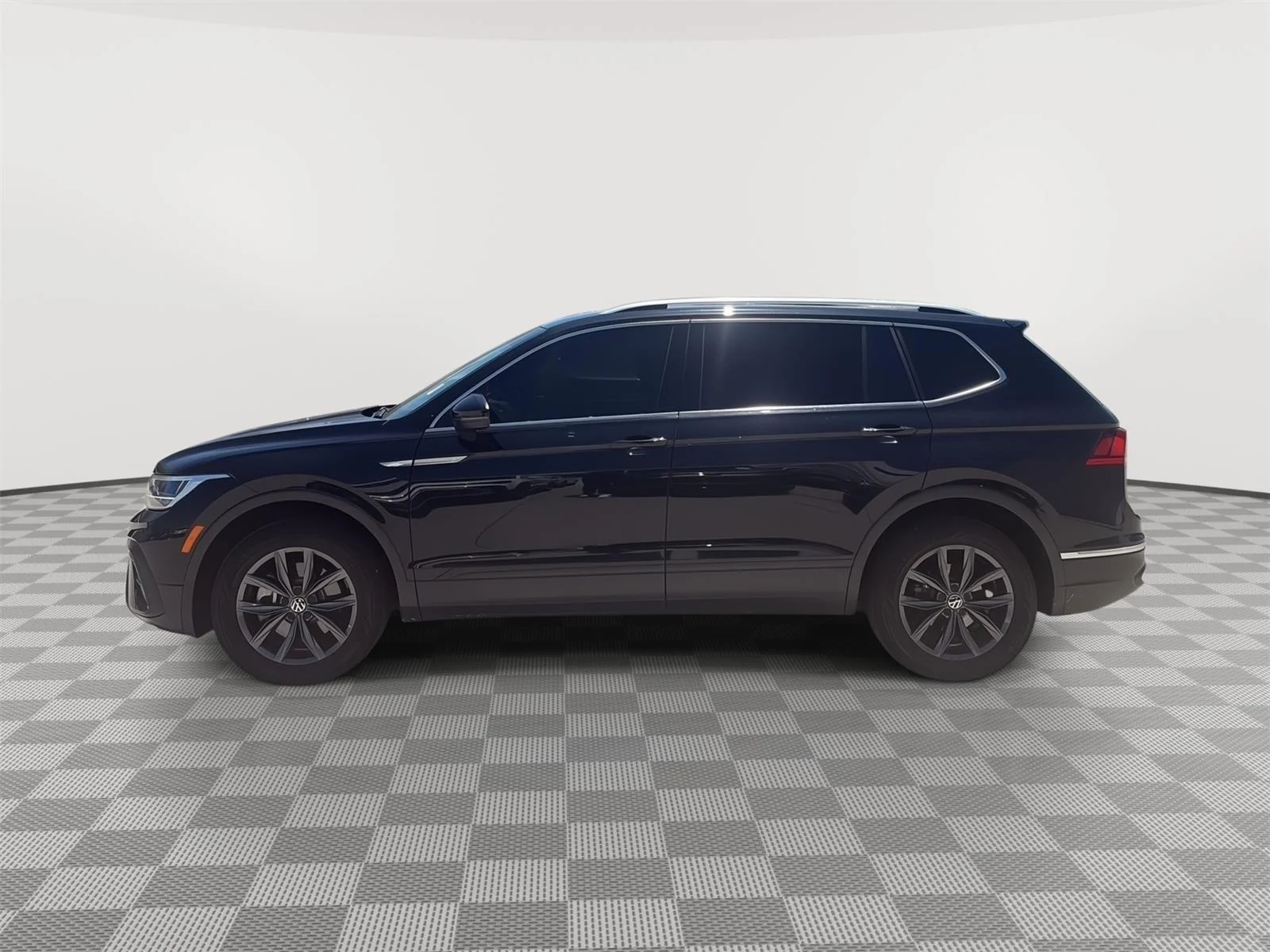 Used 2023 BLACK Volkswagen SE image 6
