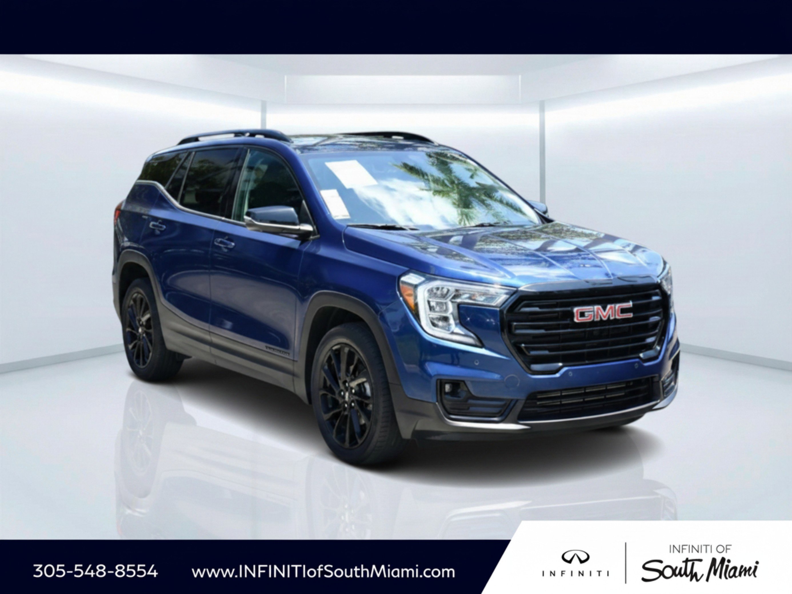 Used 2023 Marine Metallic GMC SLT image 3