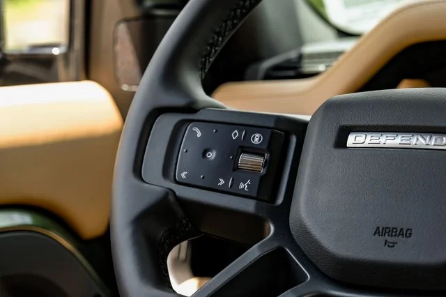 New 2026 Woolstone Green Land Rover X-Dynamic SE image 21