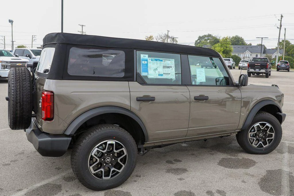 2025 Ford Bronco 4-Door Base - Photo 8
