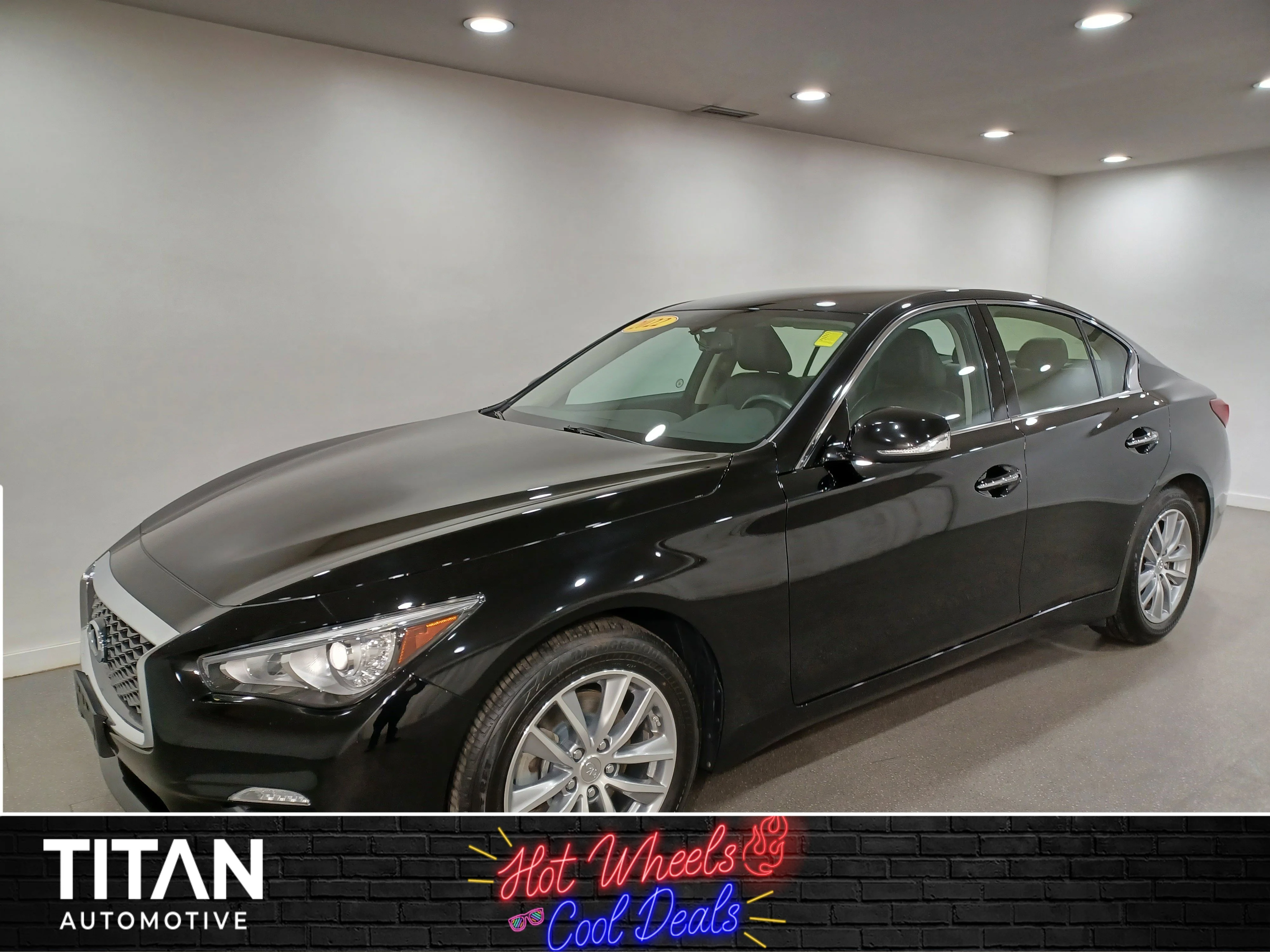 Certified Used 2022 Black Obsidian INFINITI Pure AWD*Black Obsidian | Htd Leather | Htd Wheel | Rain Sense Wipers | Park Assist | Apple CarPlay image 1