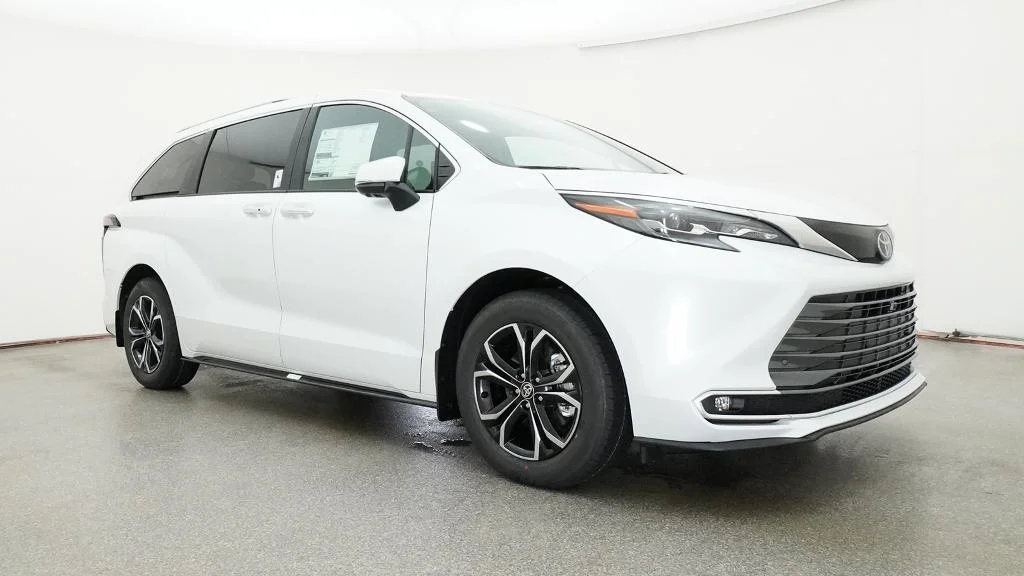 New 2026 Wind Chill Pearl Toyota Platinum image 9