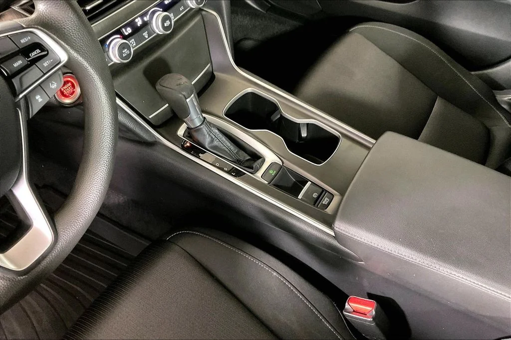 Used 2019  Honda LX image 17