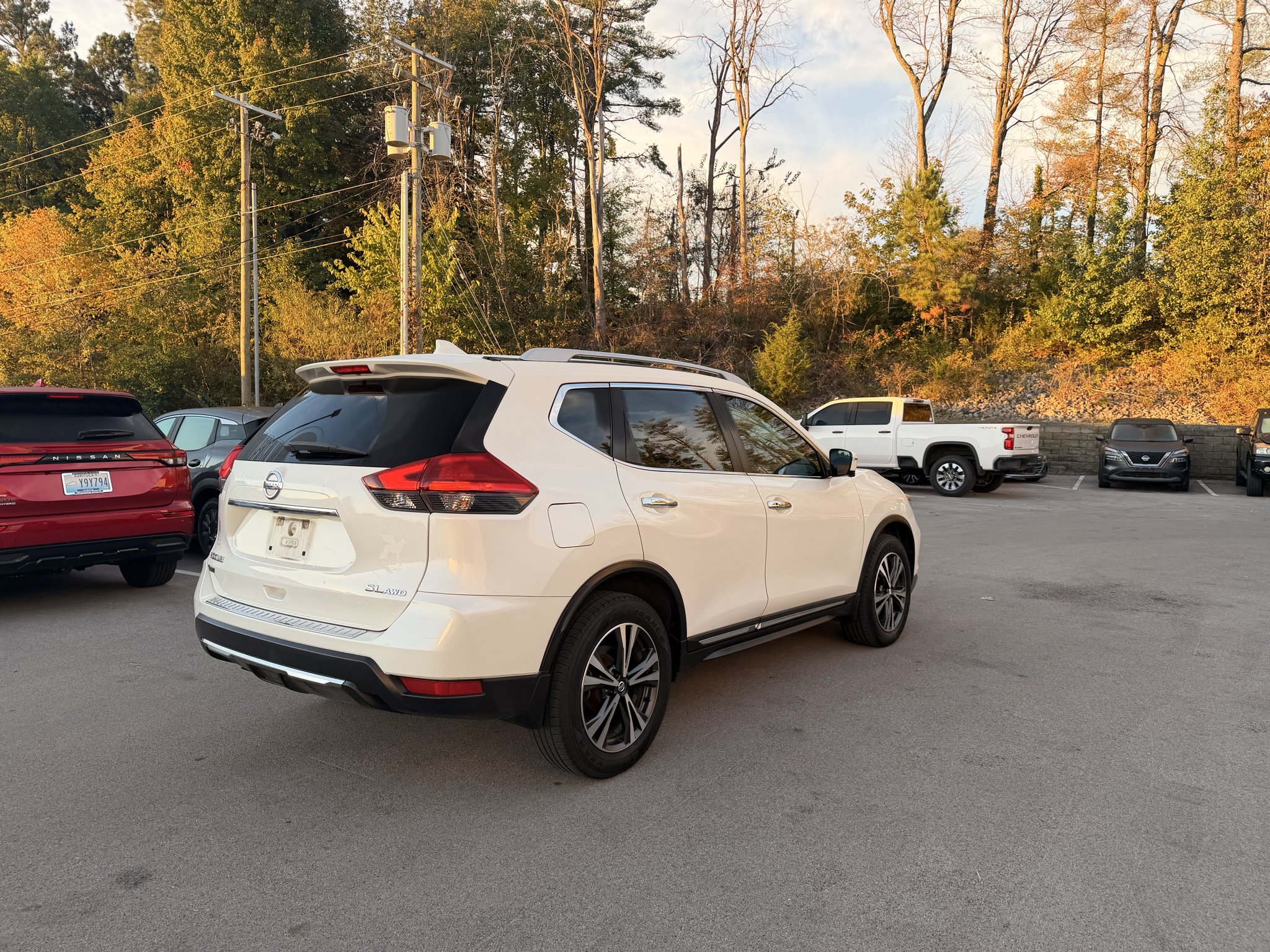 Used 2017 Pearl White Nissan SL image 4