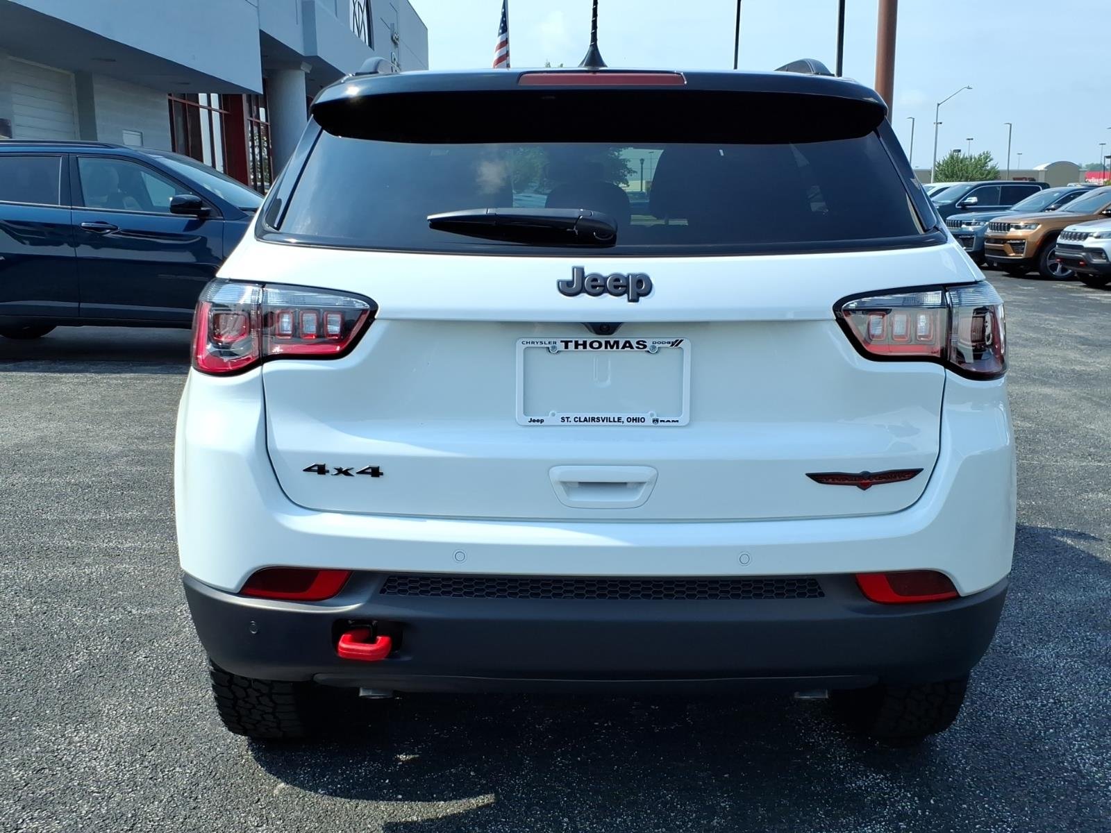 New 2026 Bright White Clear-Coat Exterior Paint Jeep Trailhawk image 3
