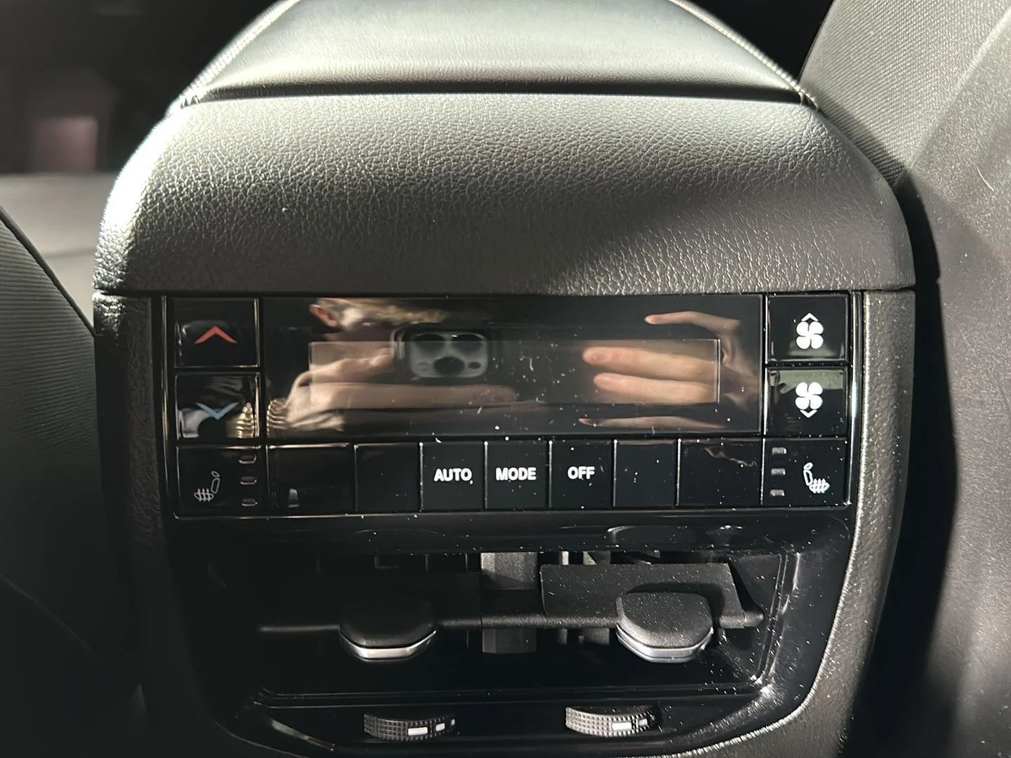 Used 2021 Diamond Black Crystal Pearlcoat Jeep Limited image 24