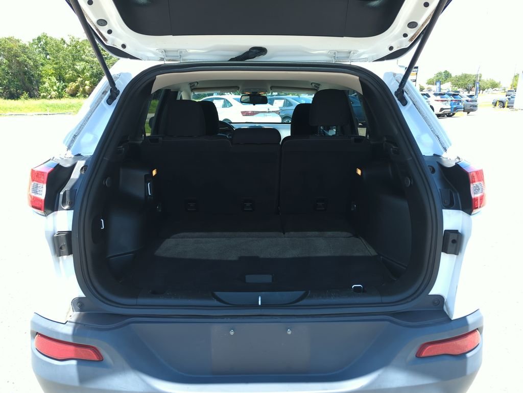 Used 2017 White Jeep Latitude image 29