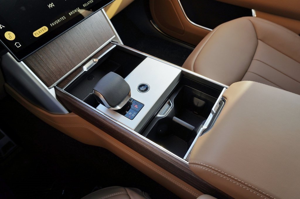 2025 LAND ROVER RANGE ROVER - Image 30