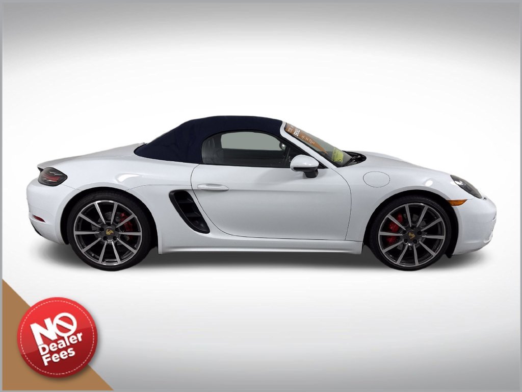 Used 2017  Porsche S image 2