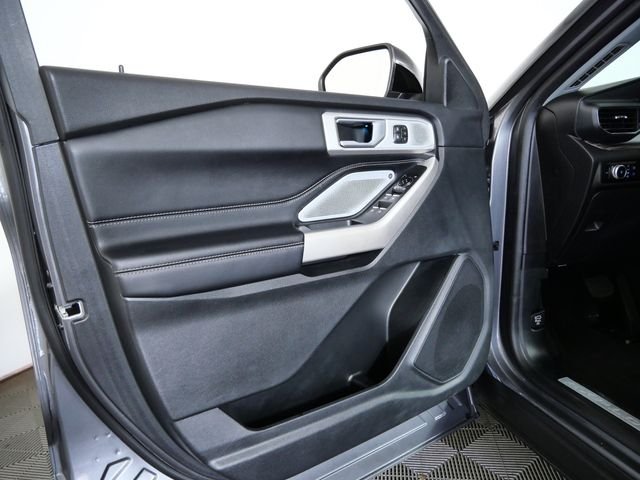 Used 2023 Gray Ford Limited image 16