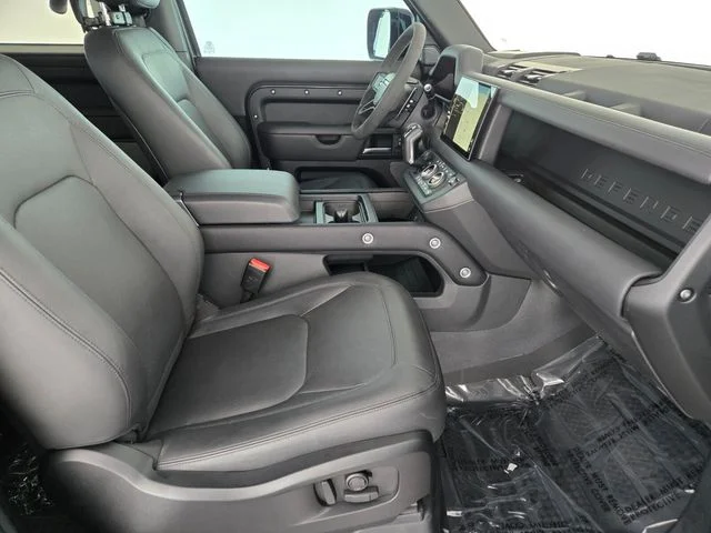 Used 2024 Gray Land Rover V8 image 3
