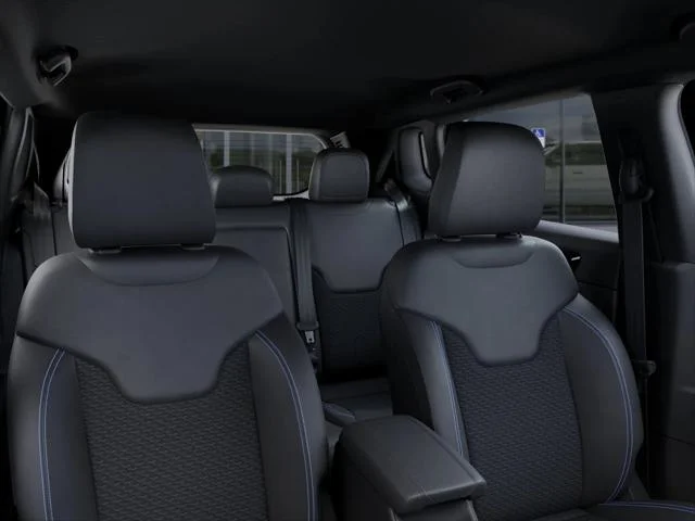 New 2026 Diamond Black Crystal Pearl-Coat Exterior Paint Jeep Latitude image 52
