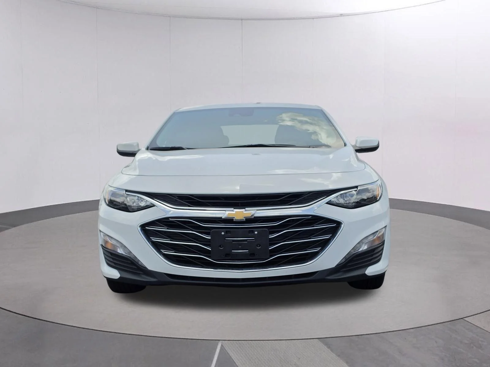 Used 2024 Summit White Chevrolet LT image 2