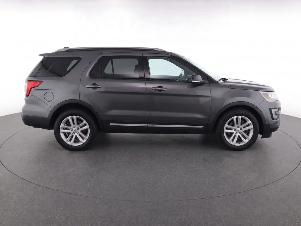 Used 2017 Gray Ford XLT image 8
