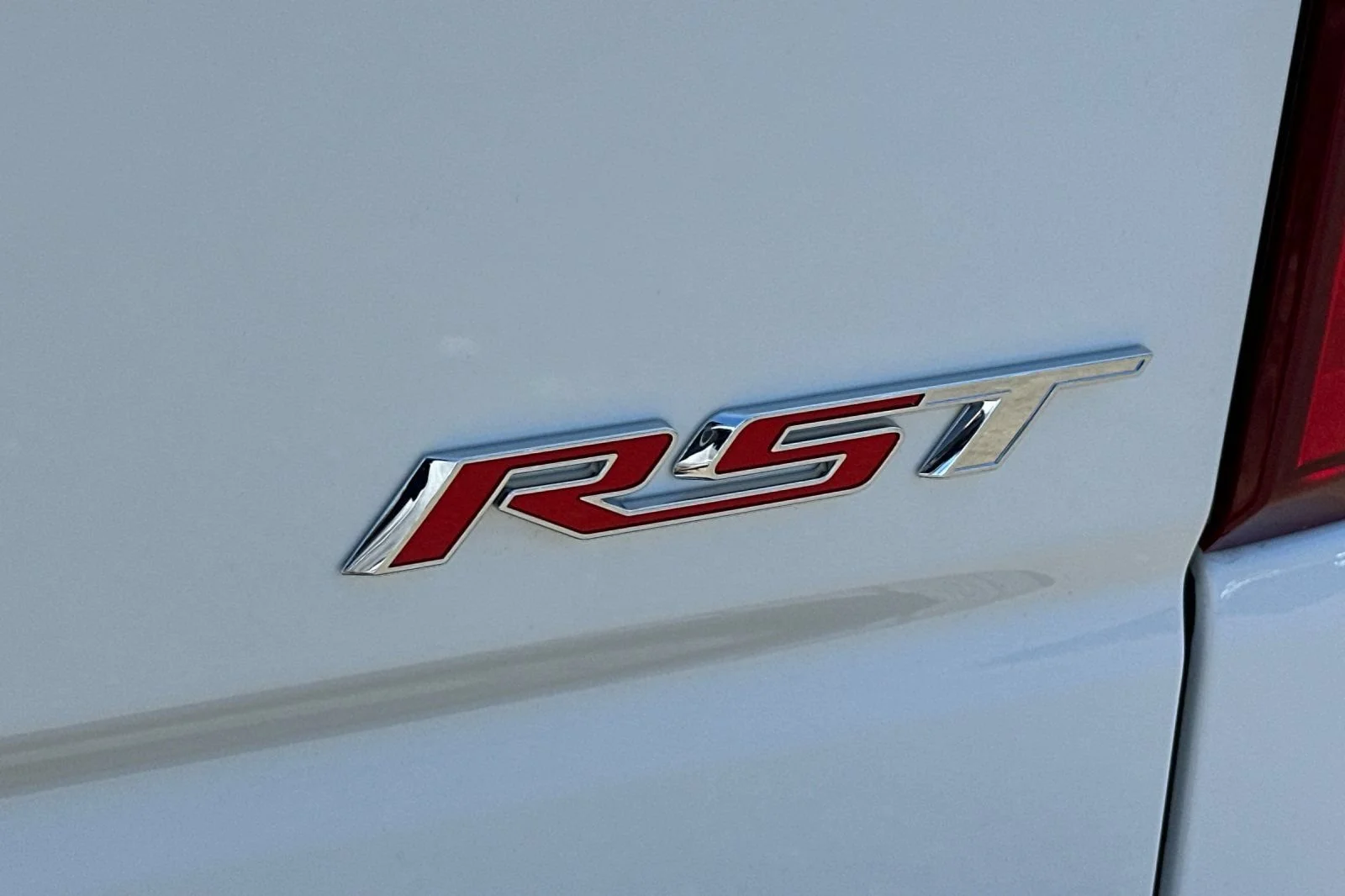 New 2026 Summit White Chevrolet RST image 27