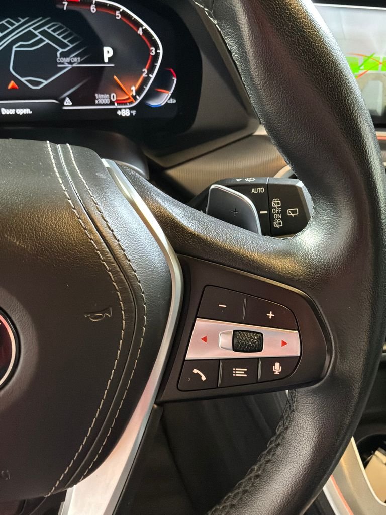 Used 2022 Black BMW xDrive40i image 26
