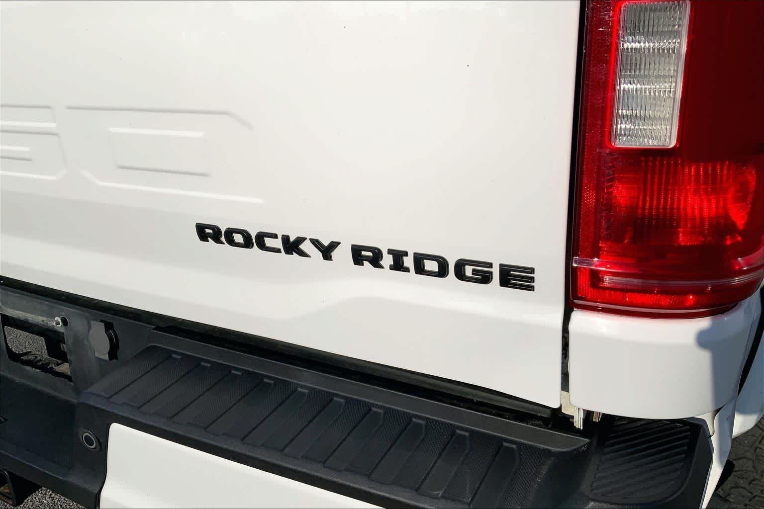 Used 2023 Oxford White Ford XLT image 27