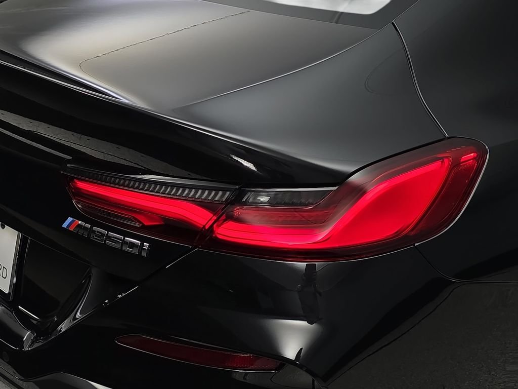 2026 BMW 8 Series M850i - Photo 33