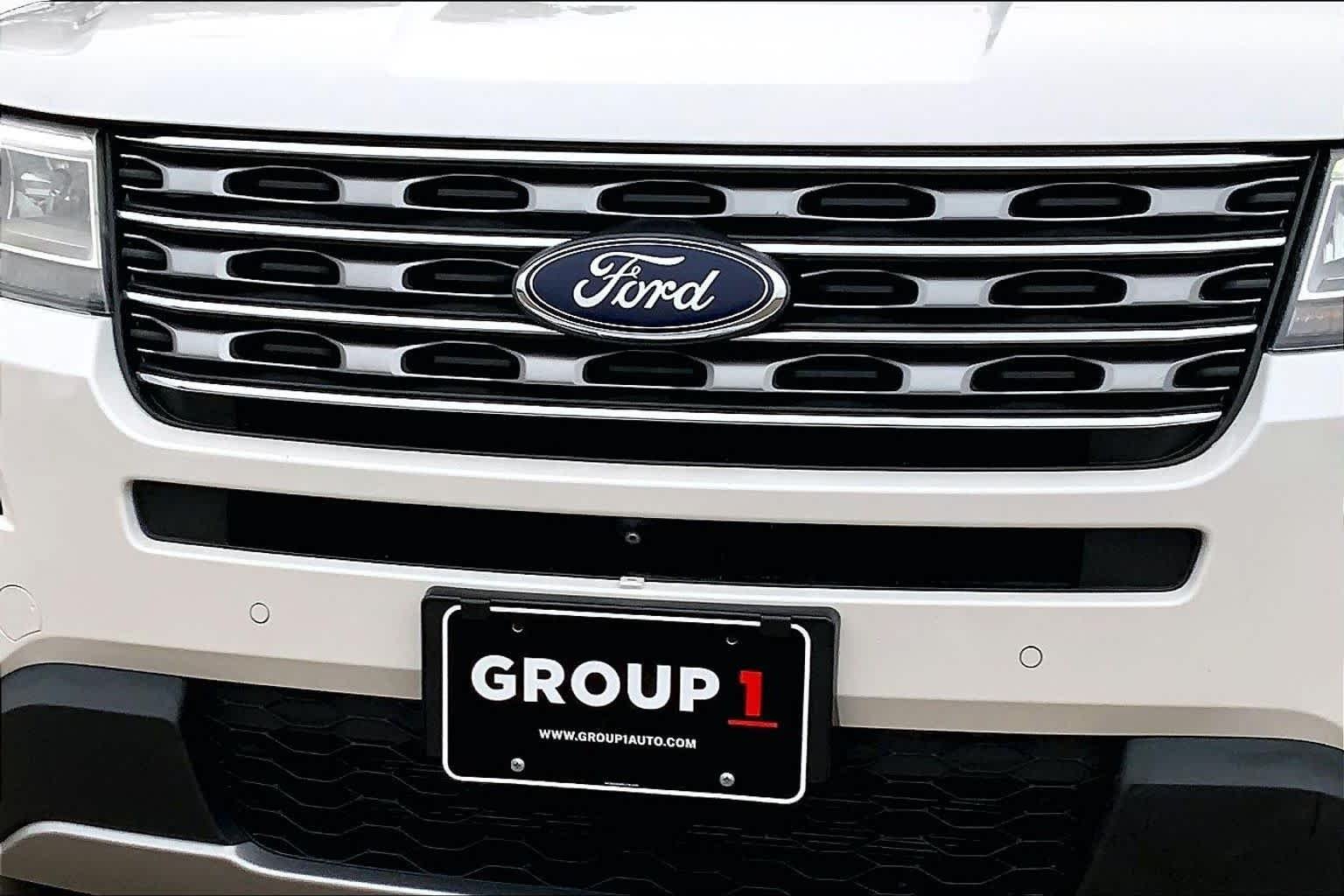 Used 2017 White Platinum Metallic Tri-Coat Ford Limited image 30