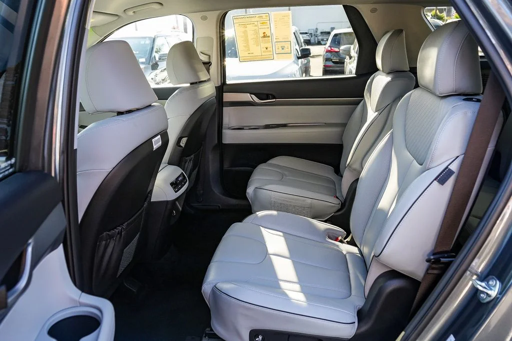 Used 2025 Gray Hyundai SEL image 17