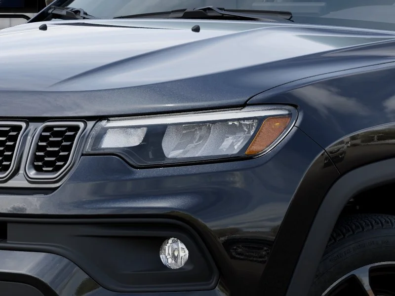 New 2026 Diamond Black Crystal Pearlcoat Jeep Latitude image 10