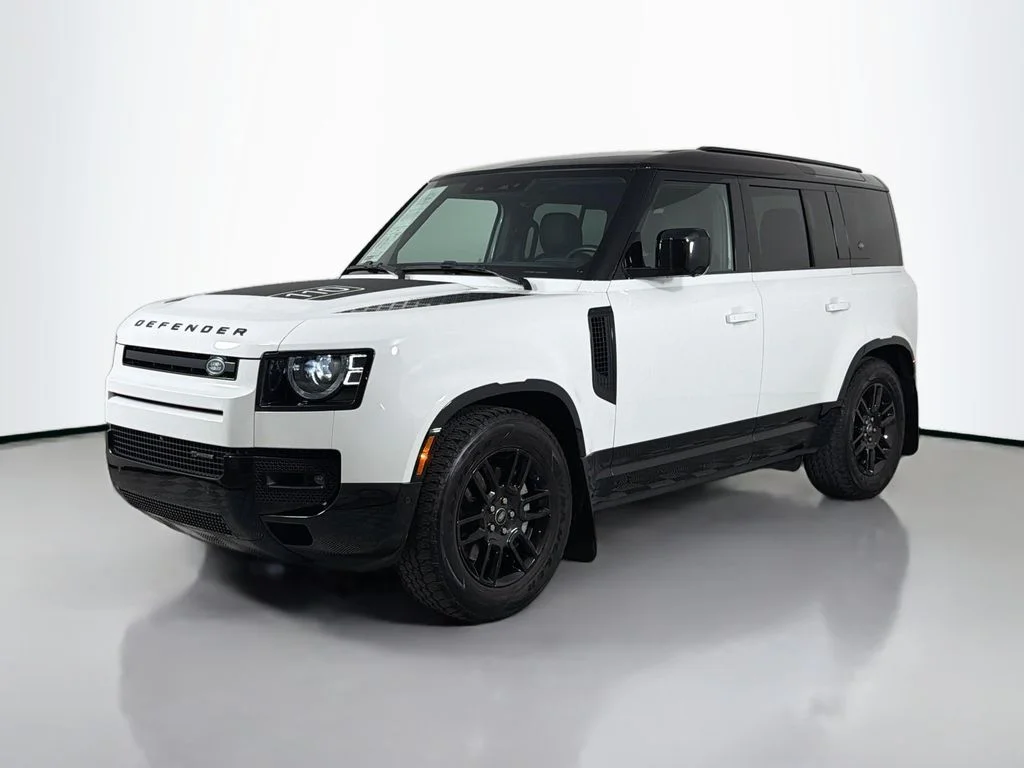 Used 2023 White Land Rover X-Dynamic SE image 1