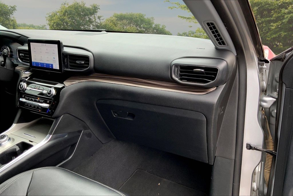 Used 2021 Silver Ford Limited image 26
