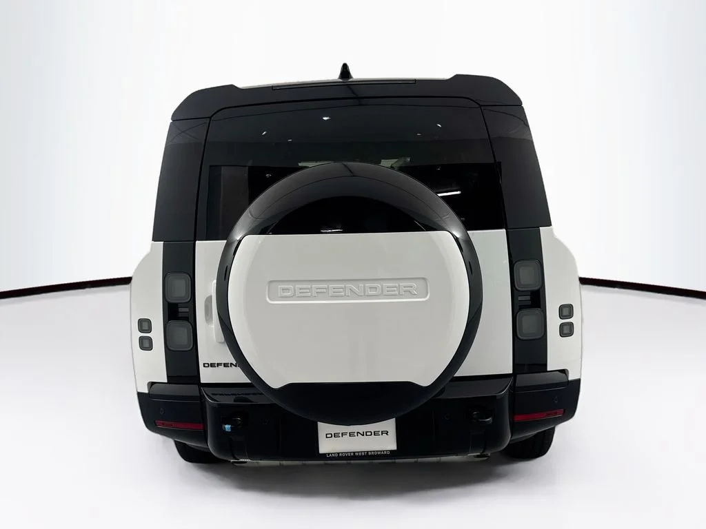 New 2026 Fuji White Land Rover X-Dynamic SE image 6