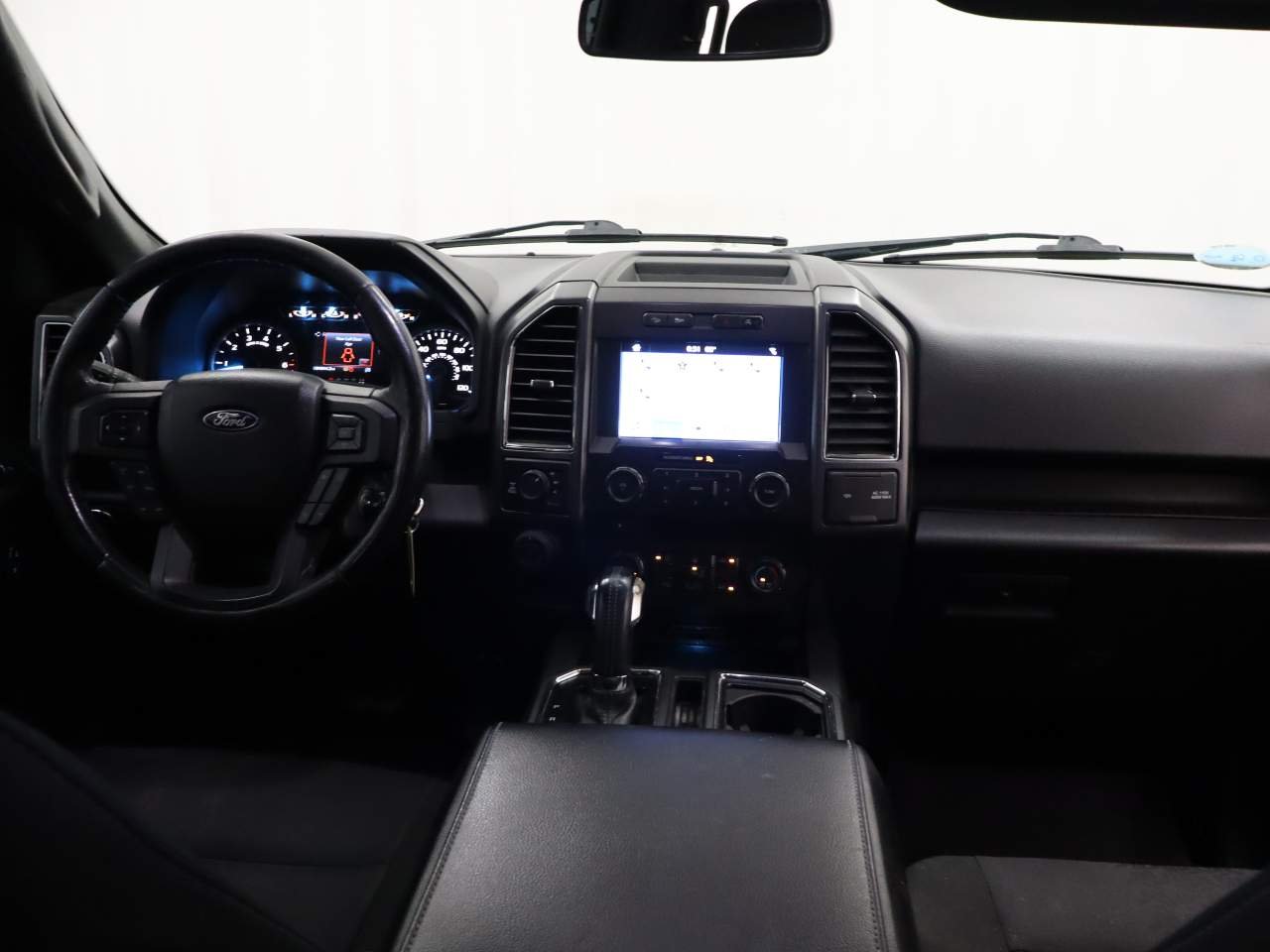 Used 2018 Shadow Black Ford XLT Crew Cab image 6