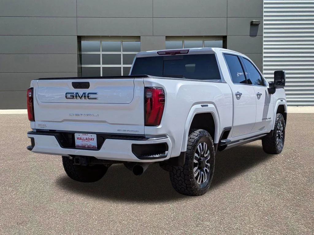Used 2024 White Frost Tricoat GMC Denali Ultimate image 5