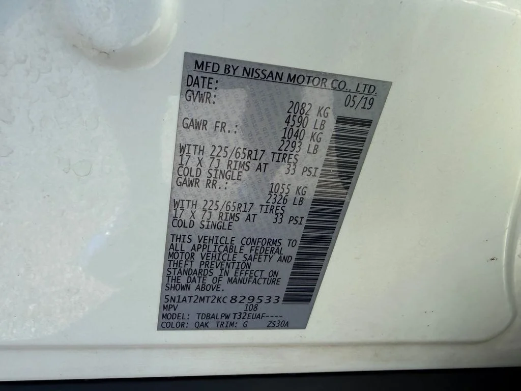 Used 2019 White Nissan S image 25
