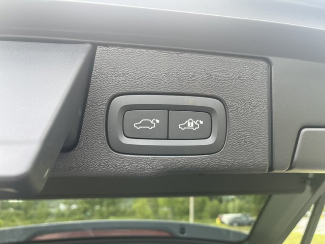 Used 2024 Gray Volvo Core Dark Theme image 15