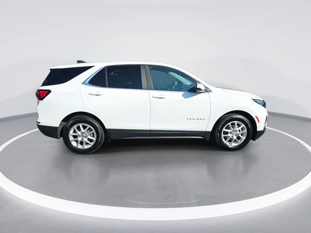 Used 2022 White Chevrolet LT image 9