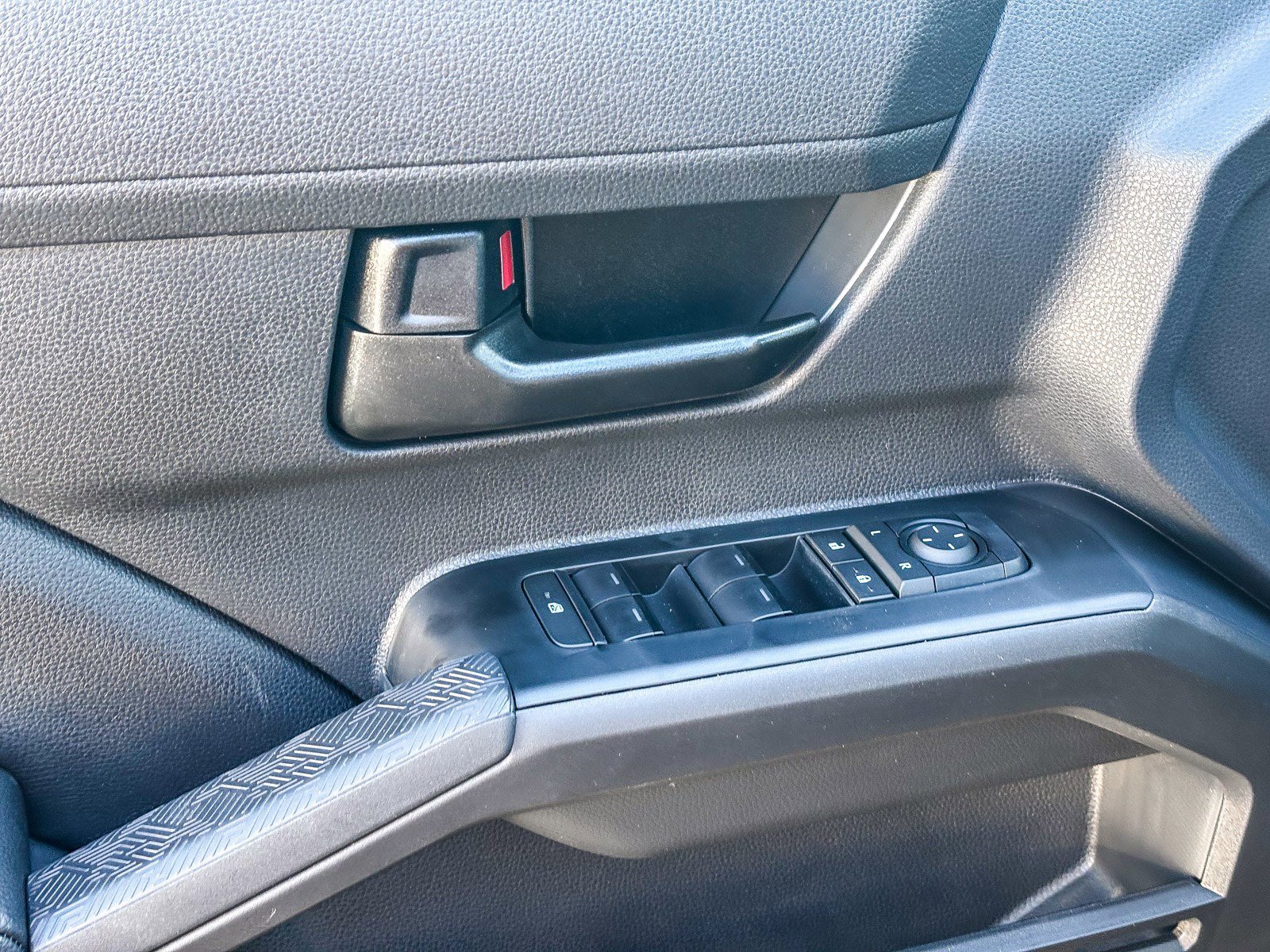2026 Toyota Tacoma SR5 - Photo 21