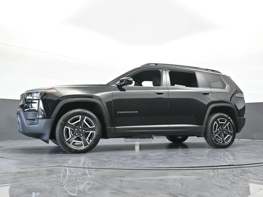 New 2026 Diamond Black Crystal Pearl-Coat Exterior Paint Jeep Laredo image 48