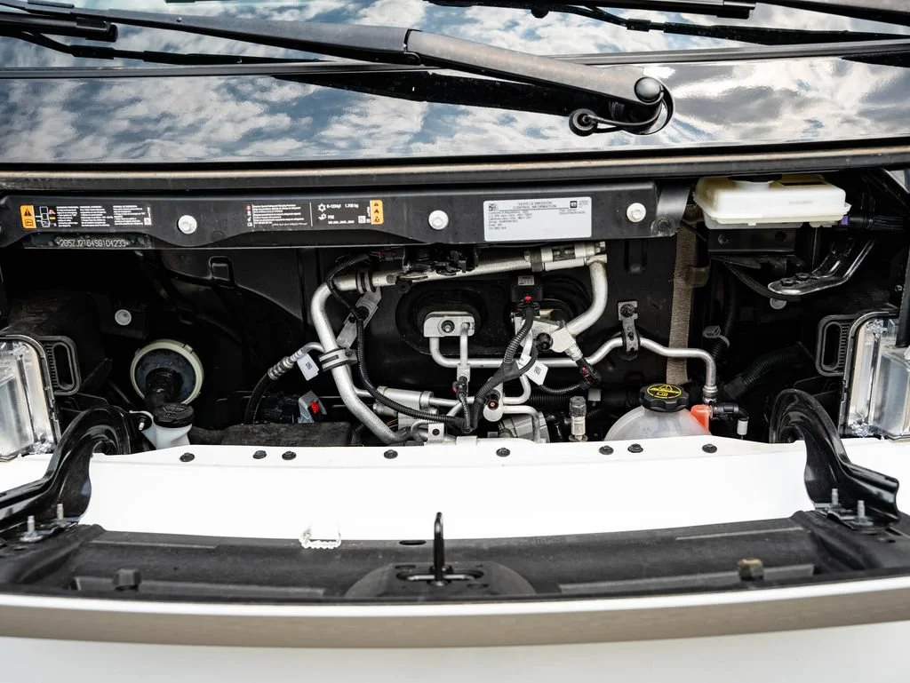 Used 2025 Oyster White Chevrolet 400 image 38