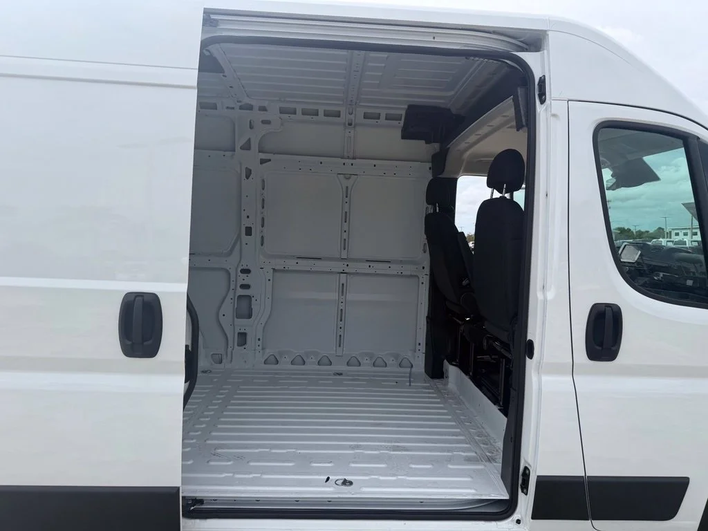 New 2027 Bright White Clearcoat RAM Tradesman image 31