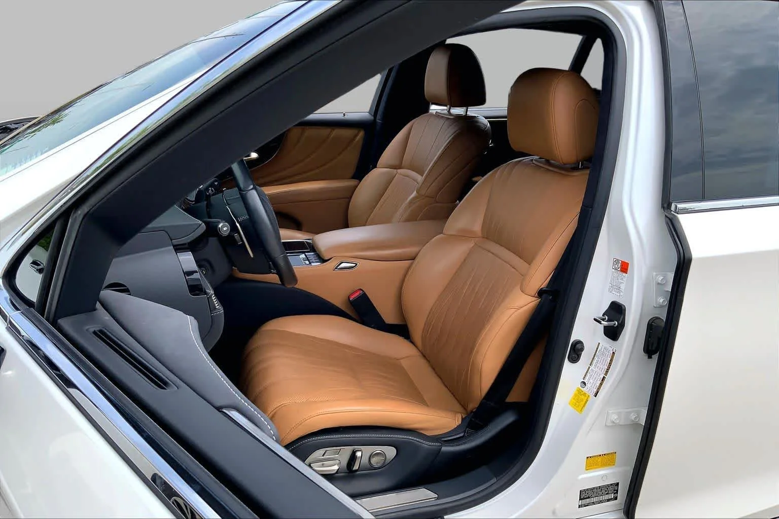 Used 2022 Eminent White Pearl Lexus  image 7