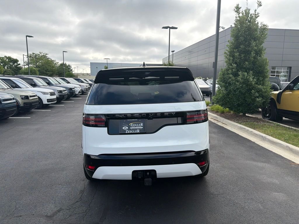 Used 2024 White Land Rover Dynamic SE image 4