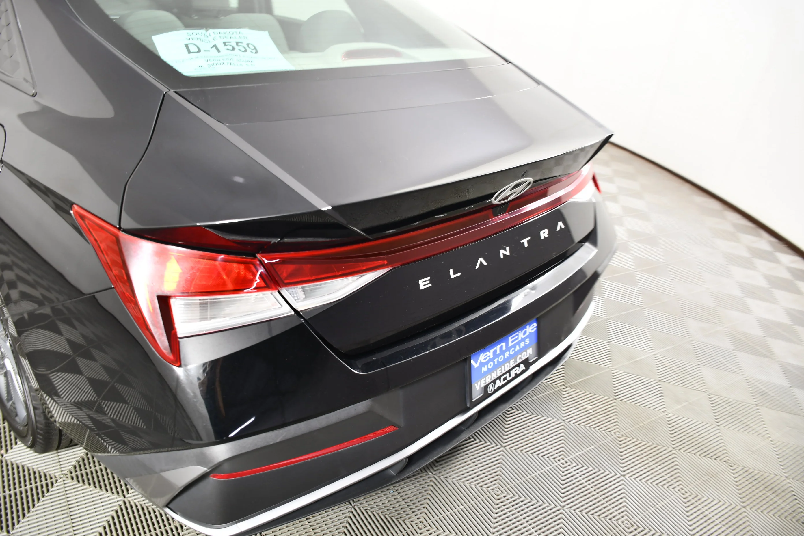Used 2024 Abyss Black Hyundai SEL image 15