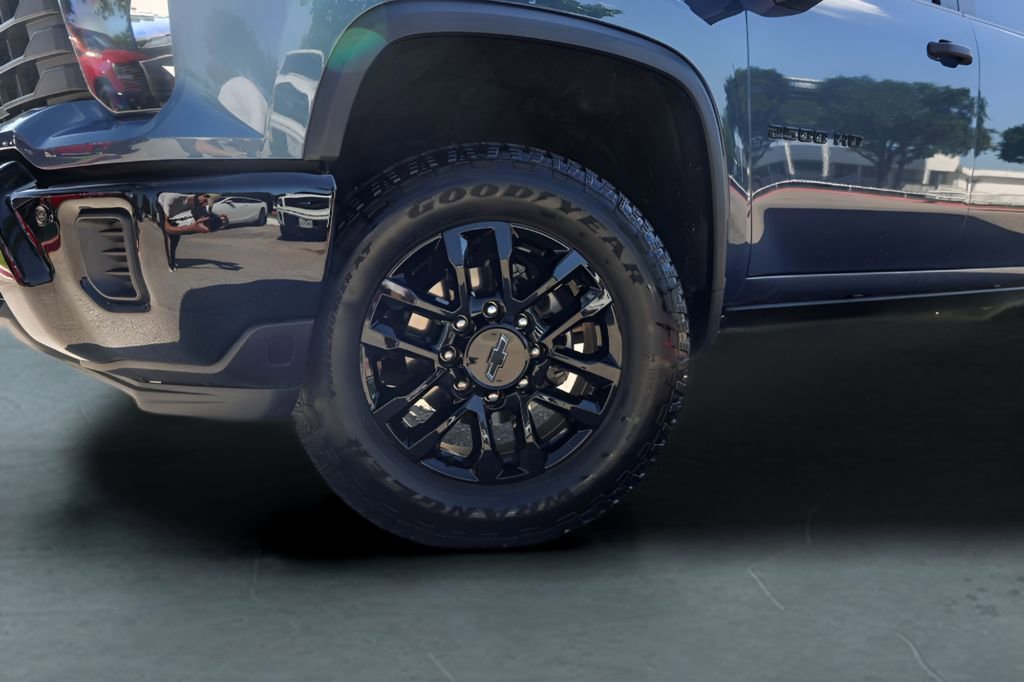 Used 2025 Lakeshore Blue Metallic Chevrolet Custom image 4