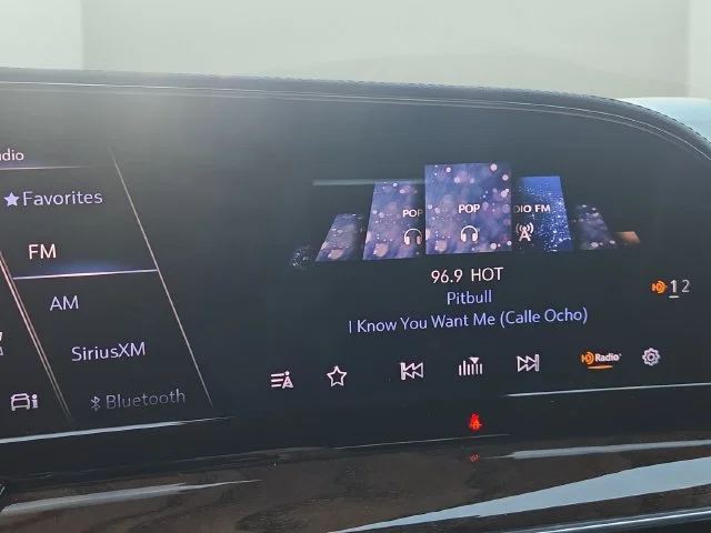 Used 2022 Black Cadillac Sport Platinum image 27