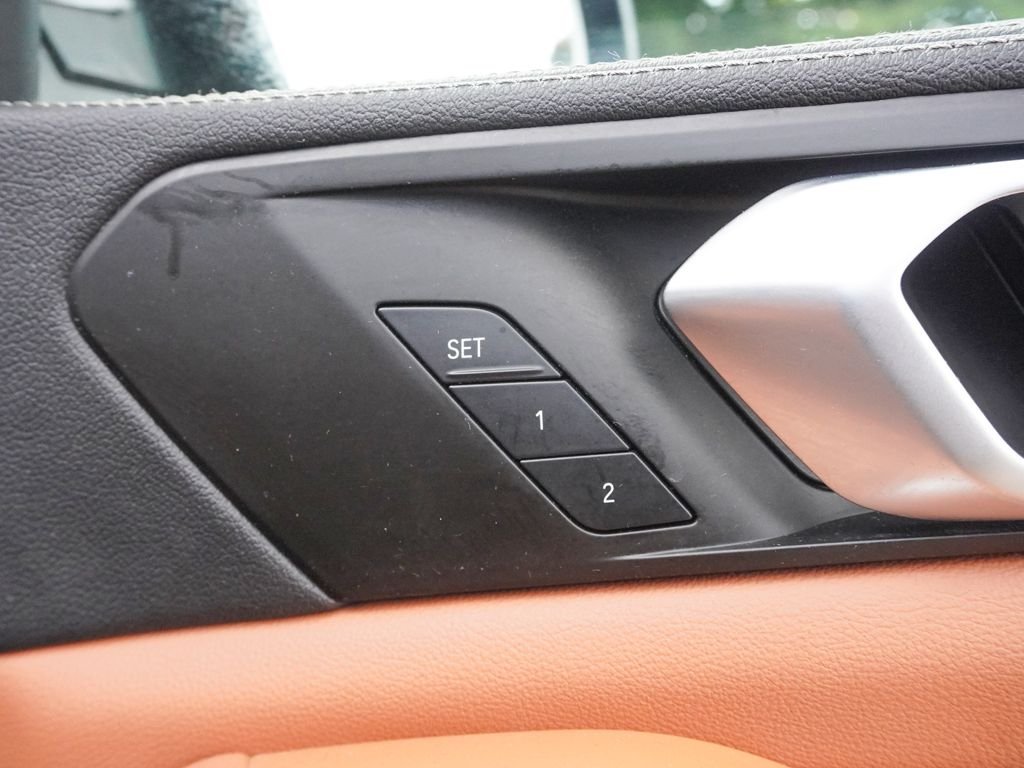 Used 2022 Gray BMW xDrive40i image 41