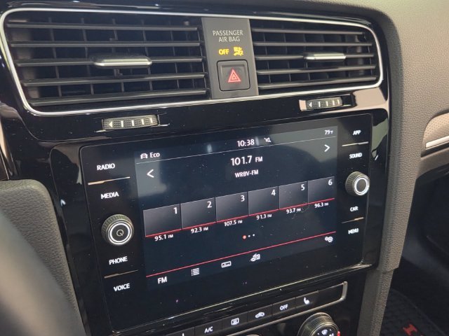 Used 2019  Volkswagen 2.0T SE image 21