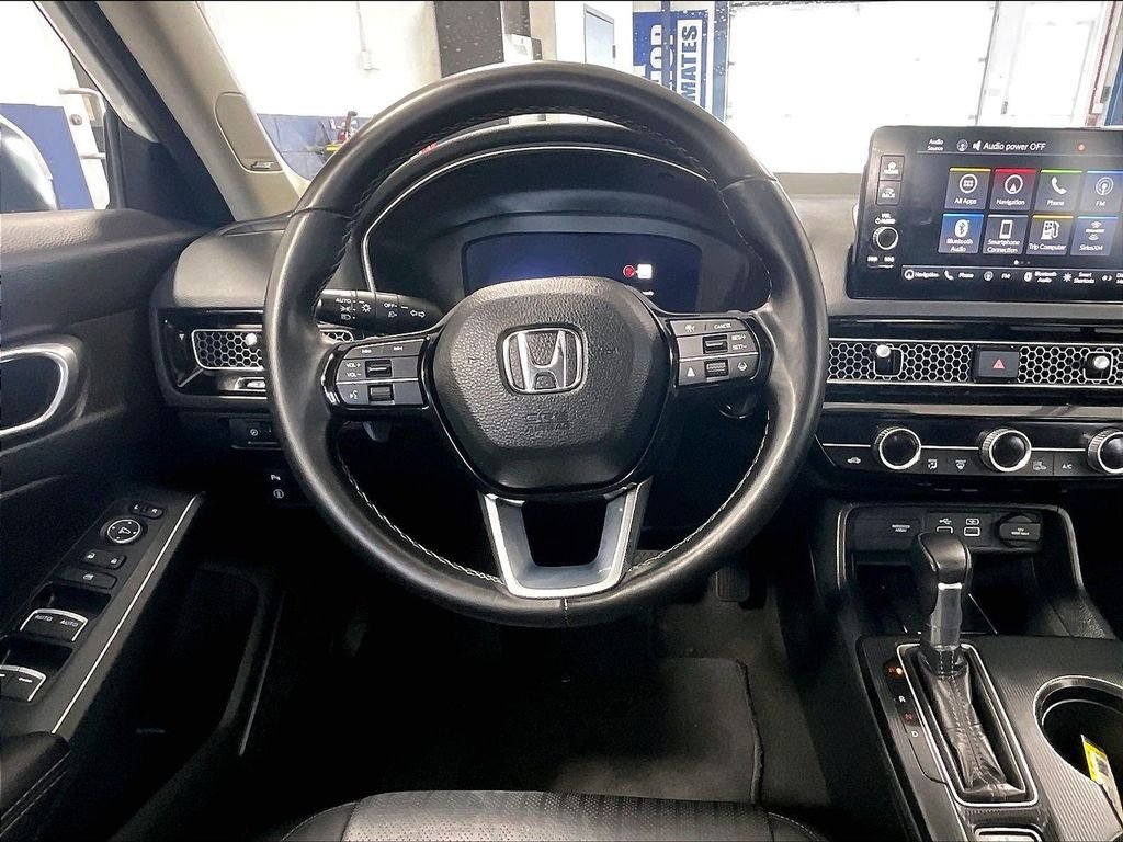 Used 2023 Platinum White Honda Touring image 17