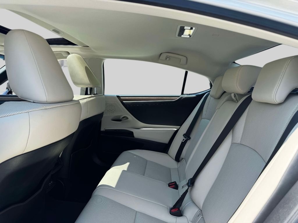 Used 2023 White Lexus 350 image 11