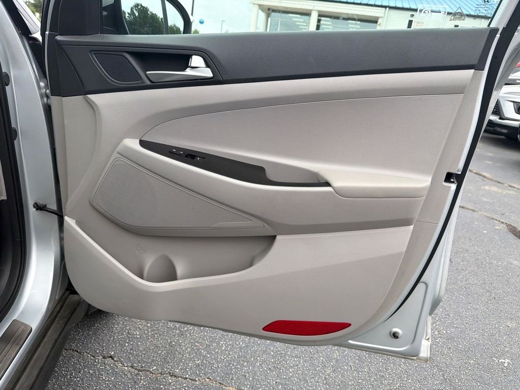 Used 2019 Silver Hyundai SE image 14